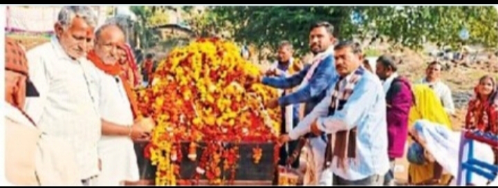 Three states reached Bhil Ashram on the death anniversary of Mama Baleshwar Dayal.