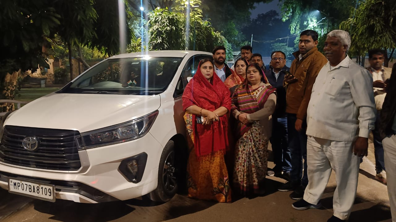 Due to the weak financial condition of the corporation Mayor Dr. Sikarwar returned his official vehicle.