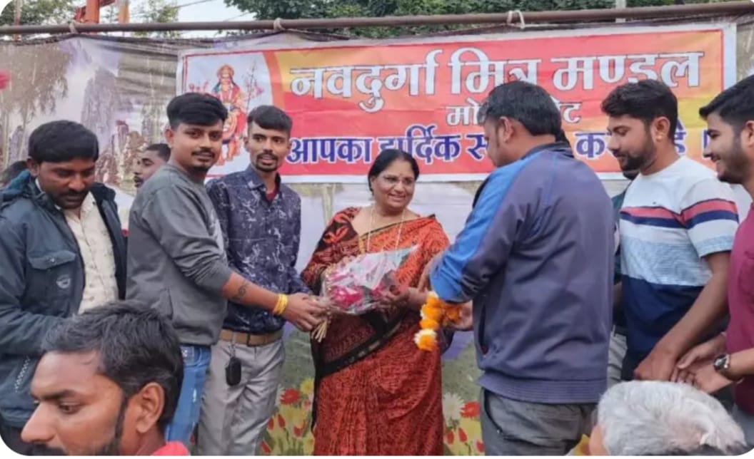 Petlawad MLA Ms. Nirmala Bhuria received a warm welcome when she came to her assembly constituency for the first time after becoming cabinet minister.