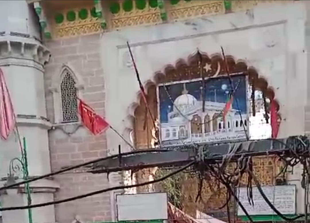 Flag Hoisting Ceremony at Buland Darwaza in Honor of Khwaja Moinuddin Hasan Chishti