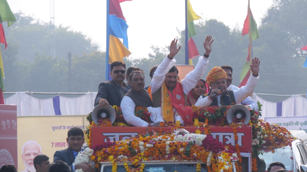 In the city of sweetness, Morena, Chief Minister Dr. Mohan Yadav took out “Jan Abhaar Yatra” and expressed his gratitude towards the general public