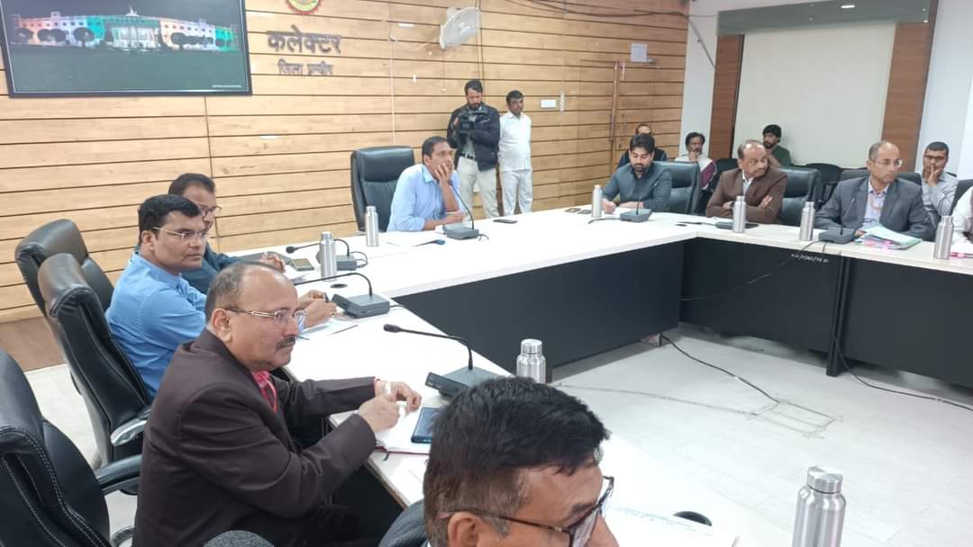 Metro related works will be given speed, all obstacles will be removed in the next 7 days, Collector Mr. Ashish Singh held a meeting of the concerned officials