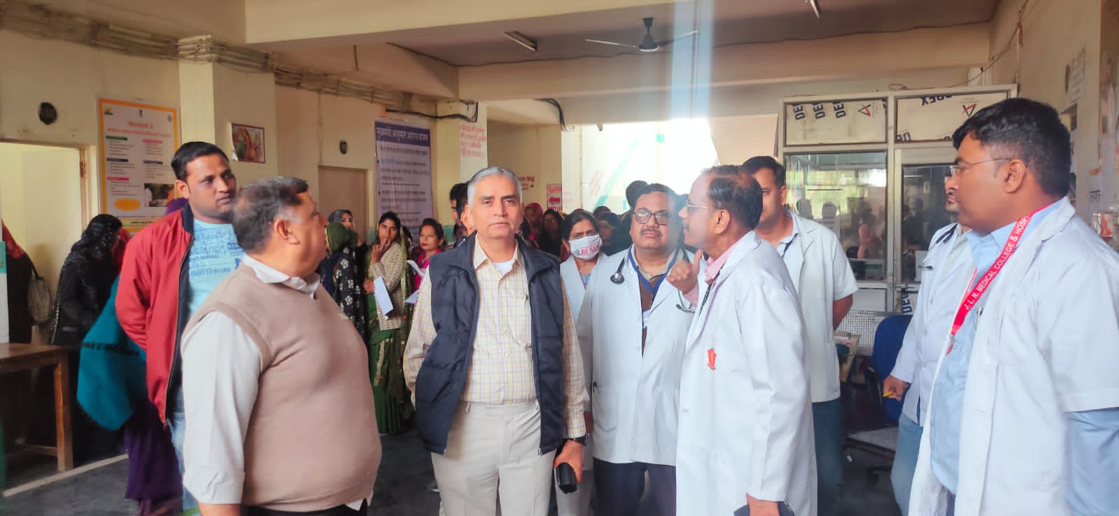 Divisional Commissioner conducted surprise inspection of Ajmer Satellite Hospital