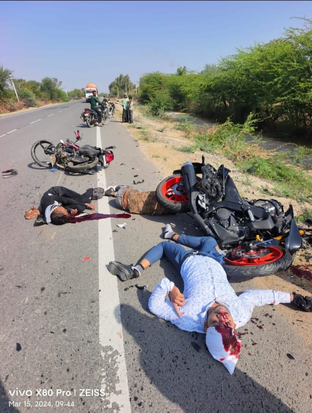 One dead, two injured in collision between two bikes