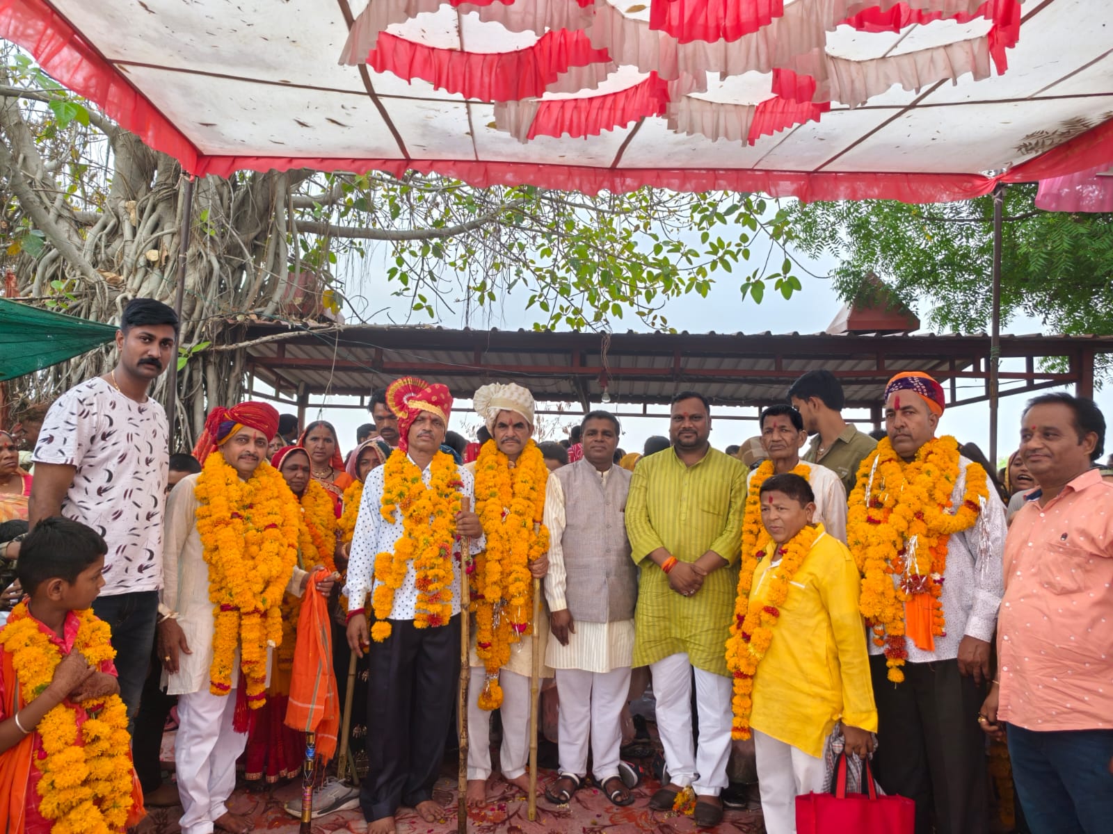 A group of 24 members leaves for Char Dham Yatra Country Foreign Nepal Kathmandu Kedar Nath Badrinath Ayodhya To visit Mahakal