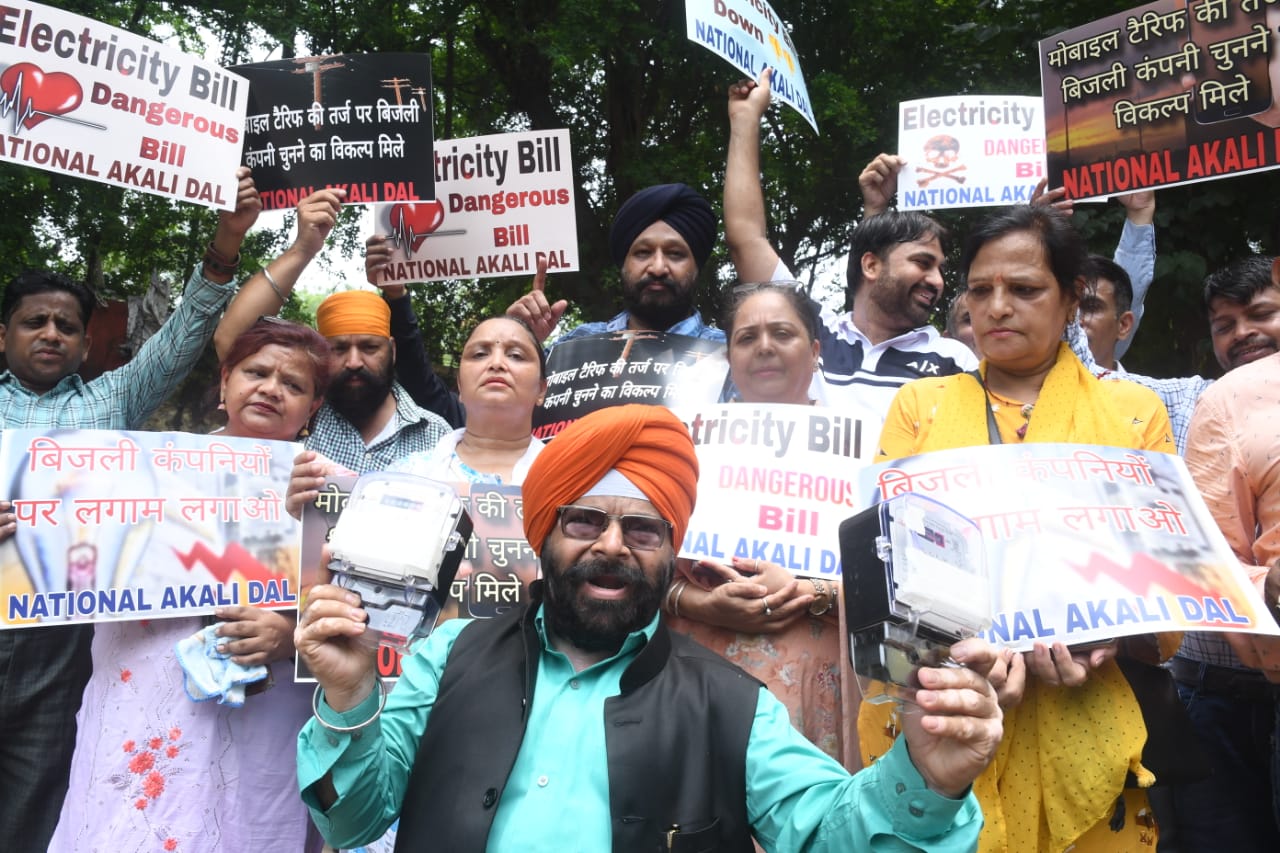 National Akali Dal’s demonstration with electricity meters against the loot of electricity companies