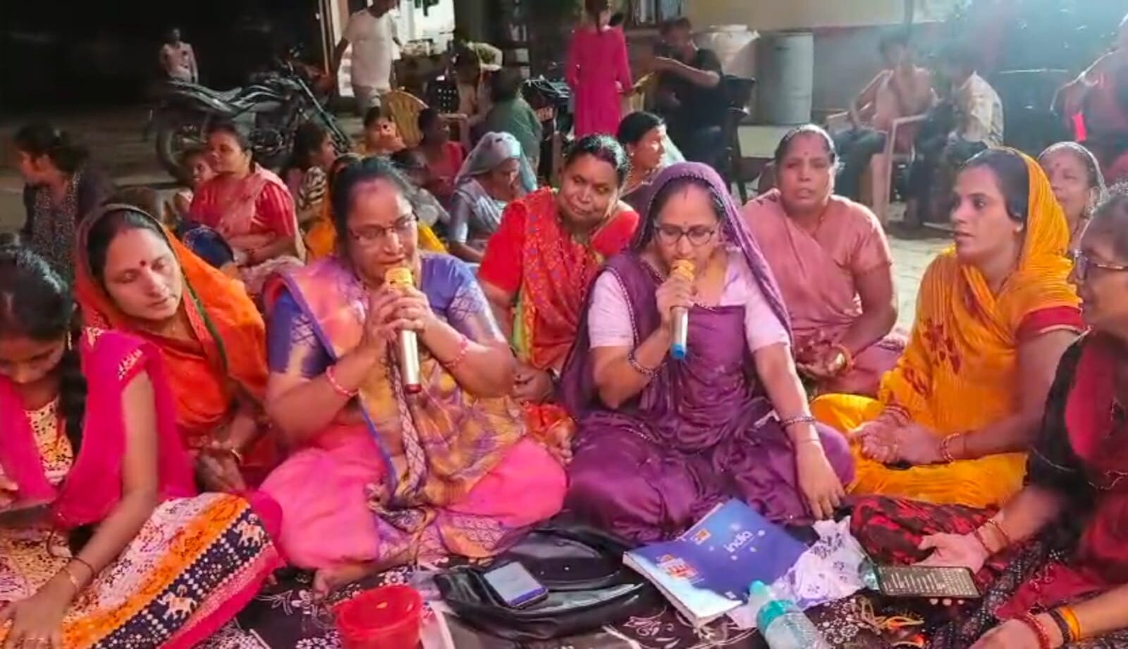 On the first Monday of Shravan, Ganesh Mahila Mandal gave a wonderful presentation of bhajans at Bade Gajanand Ganesh Mandir.