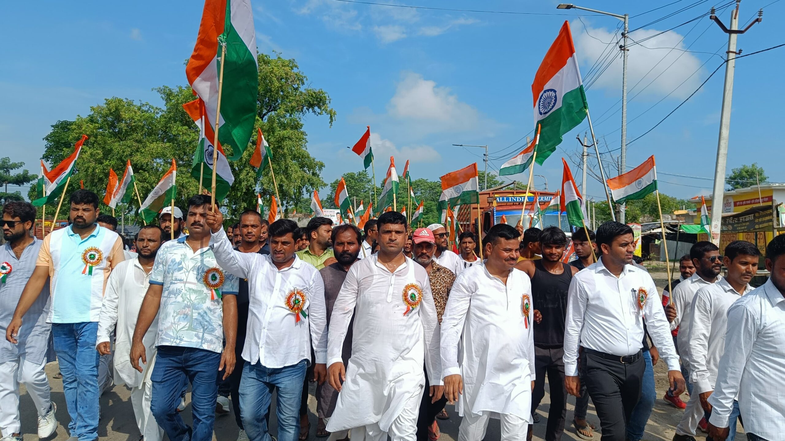 Flag hoisting and Tiranga Yatra were carried out in Nagar Panchayat Dhaurahra, and Bharat Mata Ki Jai resounded.