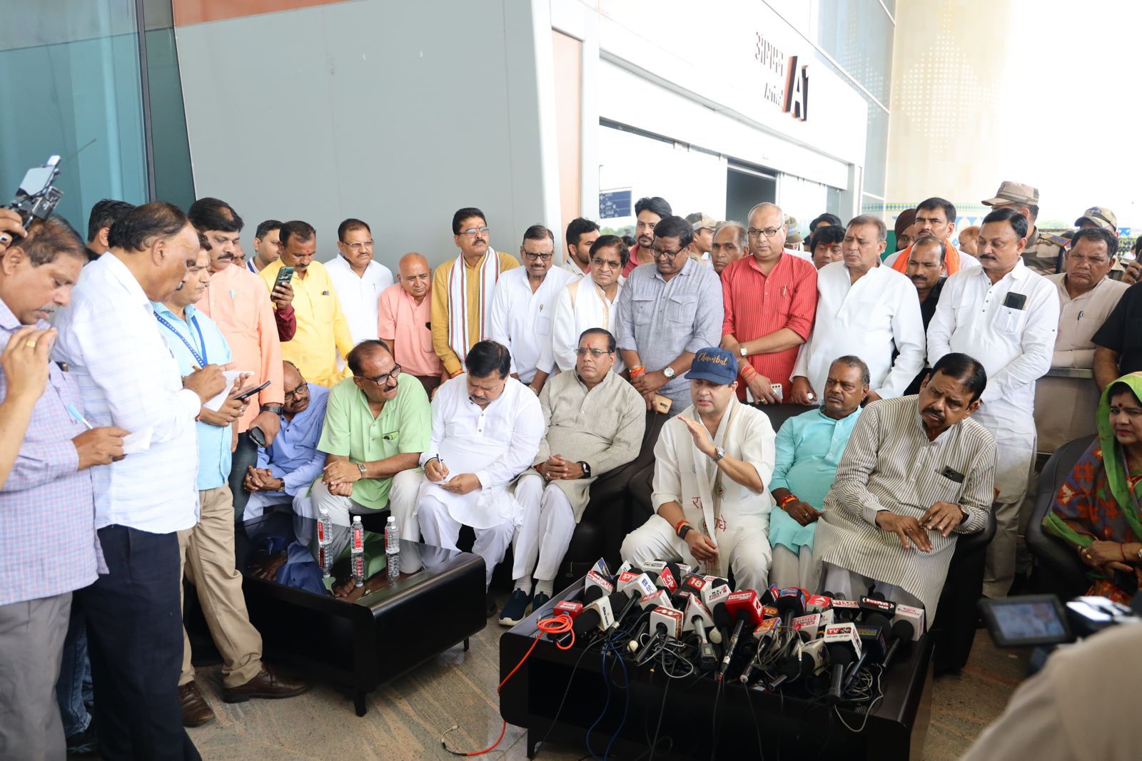 Union Minister Jyotiraditya Scindia held a press conference on reaching Gwalior.
