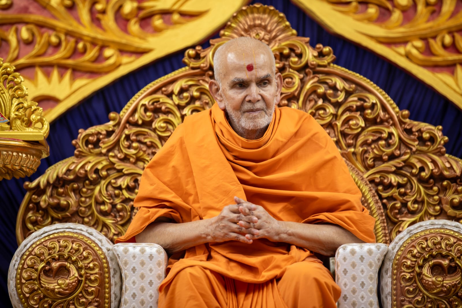 Guruvandana Samaroh-2024 was celebrated at Swaminarayan Akshardham Mandir, Delhi. Devotees expressed gratitude and reverence to H.H. Mahant Swami Maharaj.