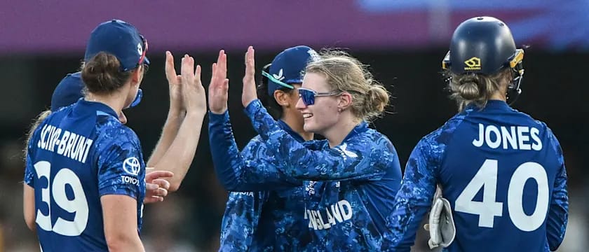 Smith and spinners send England to big win over South Africa 