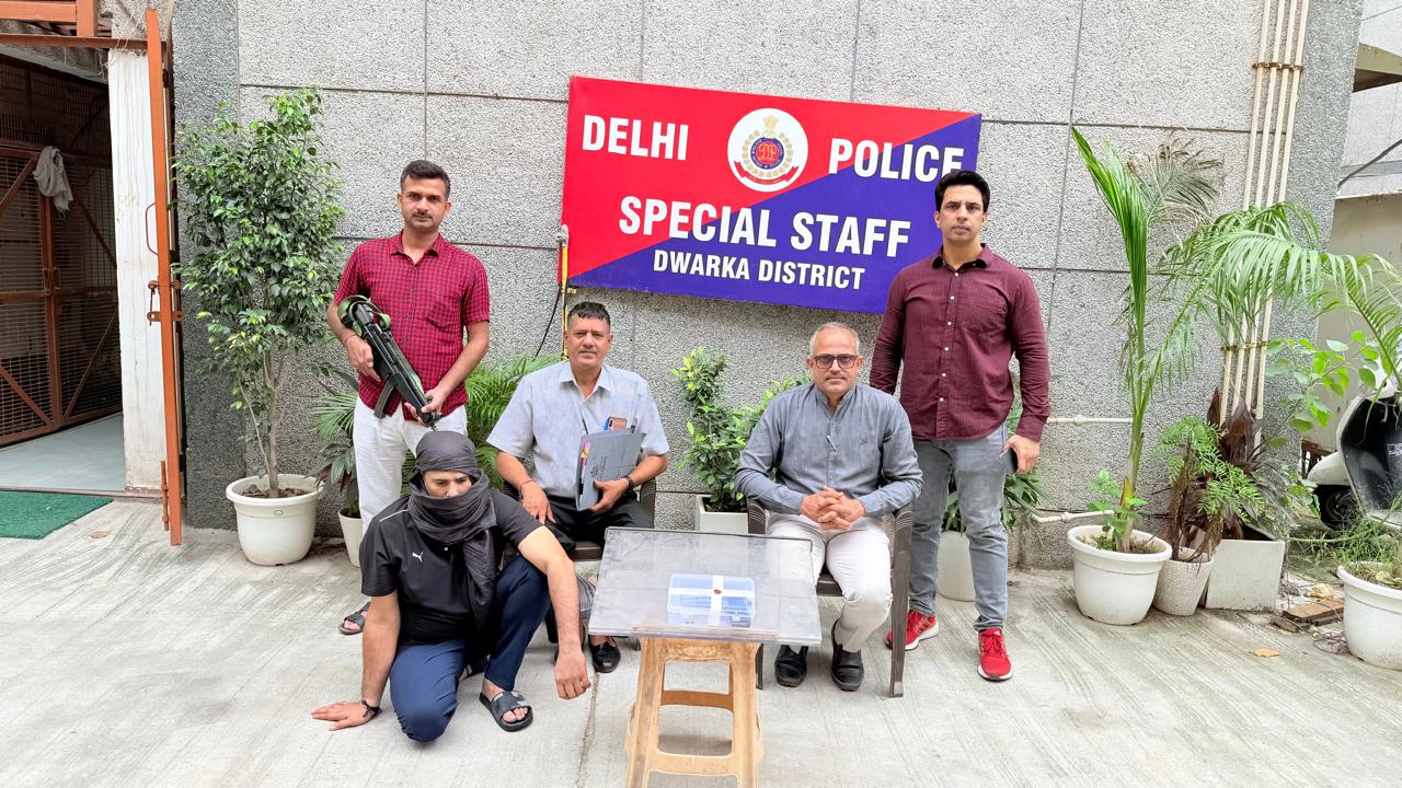 NO GUNS - NO GANGS_ We are always ready to keep Delhi safe.