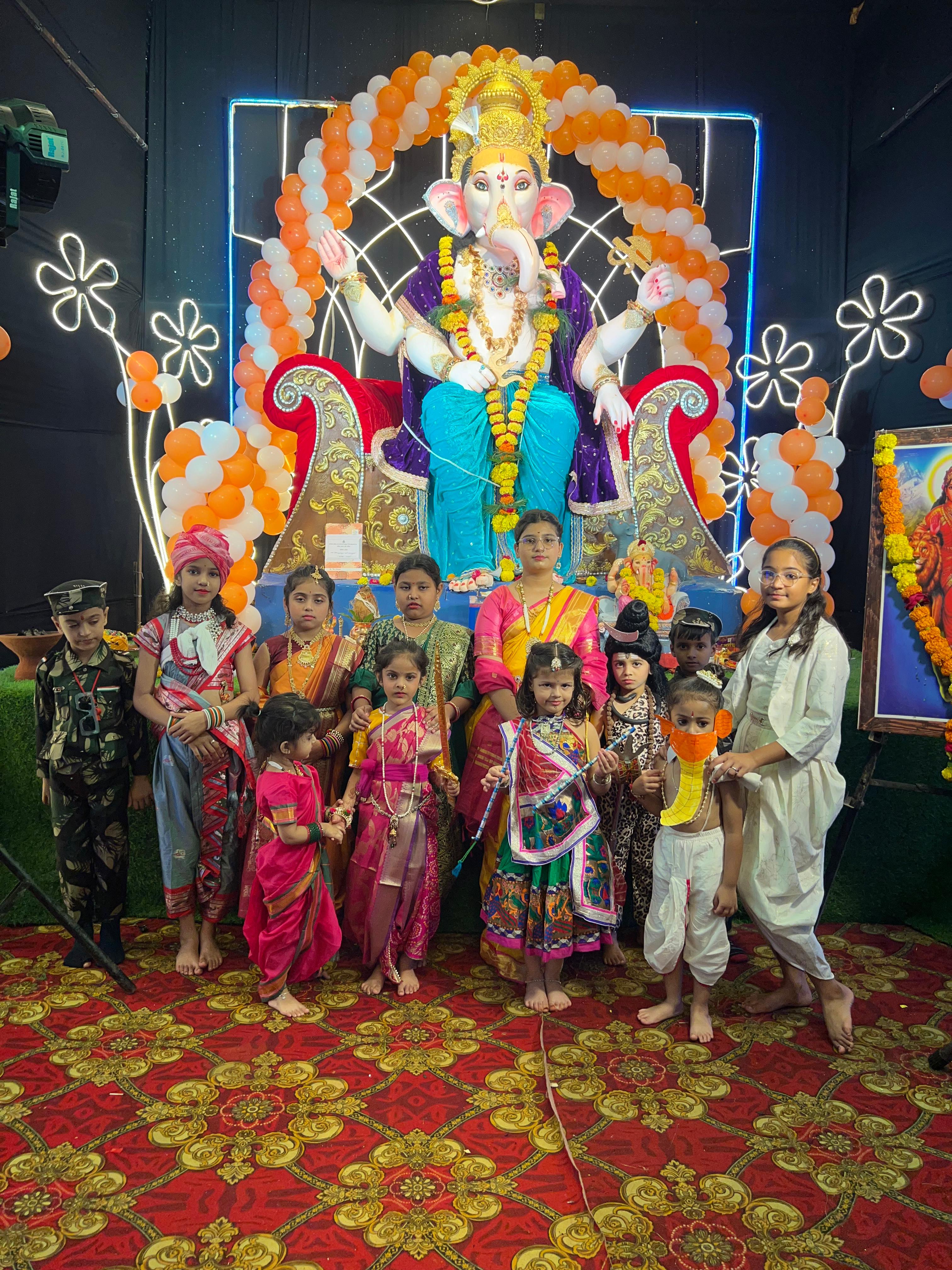Fancy dress competition was organized at Seth Ganesh Pandal of Jhabua. Children gave attractive presentations in different costumes at Ganesh Pandal. - photo 5