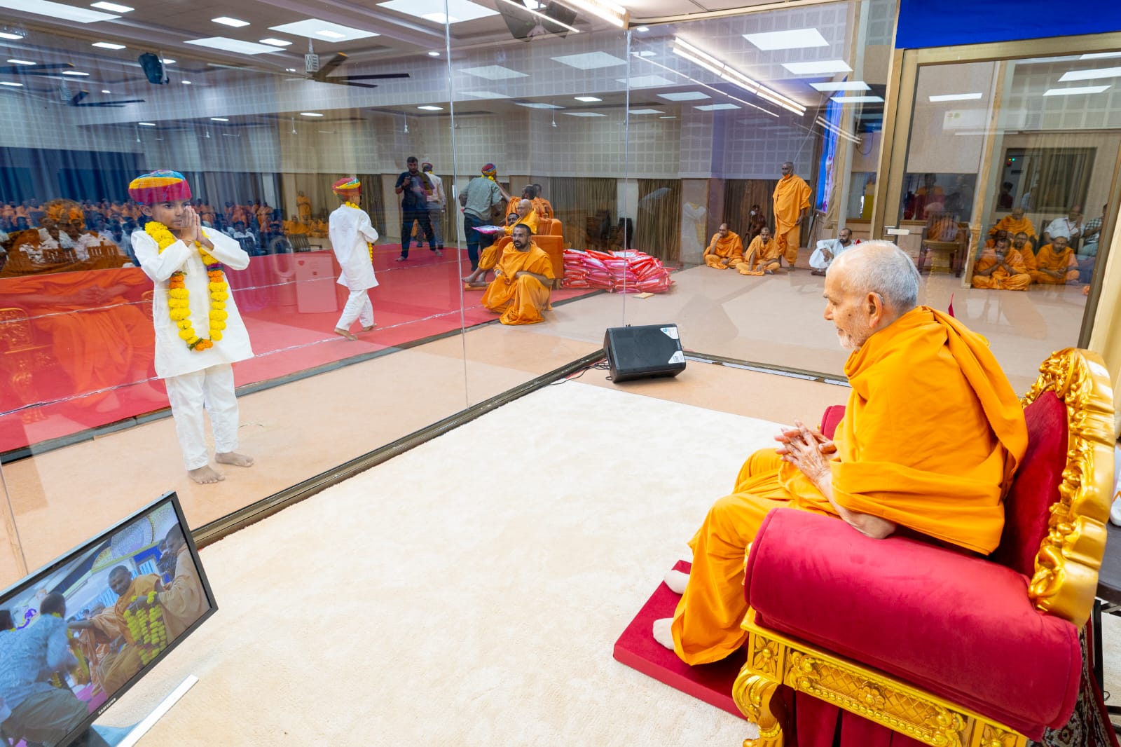 Worship and Honoring All the Artisans Who Contributed to the Construction of Jodhpur's Swaminarayan Temple - photo 7