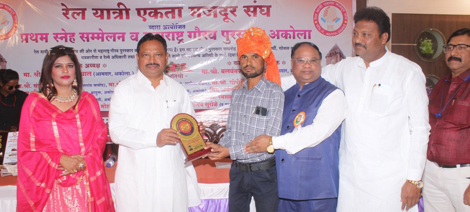 Samir Khan got Maharashtra Gaurav Award - photo 1