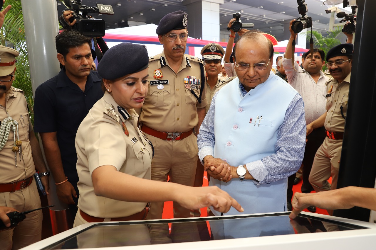 HON’BLE LG DELHI SHRI VINAI KUMAR SAXENA INAUGURATES SMART POLICE BOOTH AT IGI AIRPORT. - photo 5