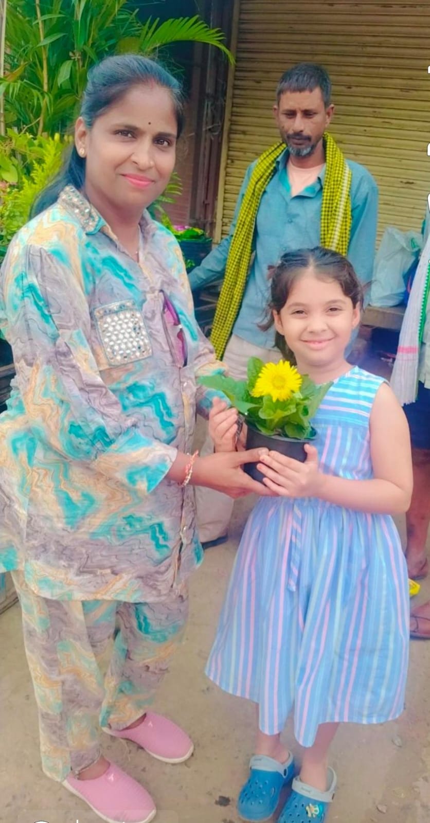 Nari Shakti gave the message of environmental protection, celebrated Gift a Plant program by presenting a plant - photo 3