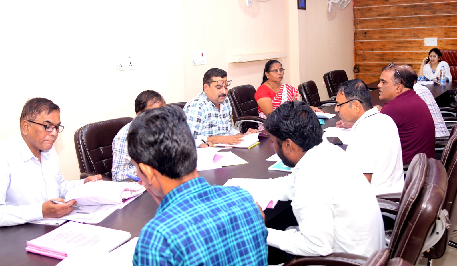 SDM Mrs. Ritika Patidar held a meeting of employees regarding the voter list with photo of the Municipal Body - photo 3