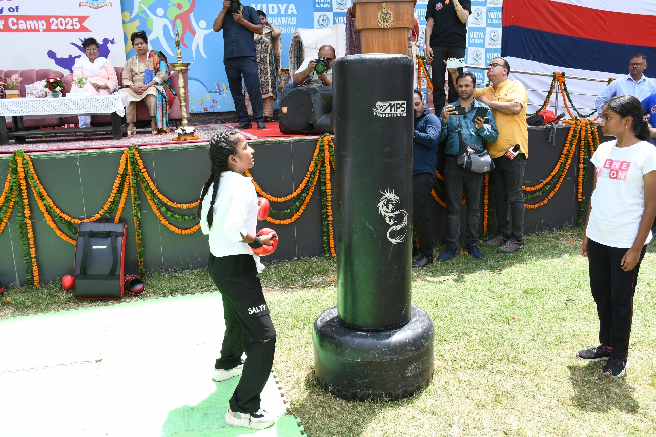 Empowering Women Through Self-Defense: Delhi Police’s 21st Summer Camp Concludes Successfully - photo 4