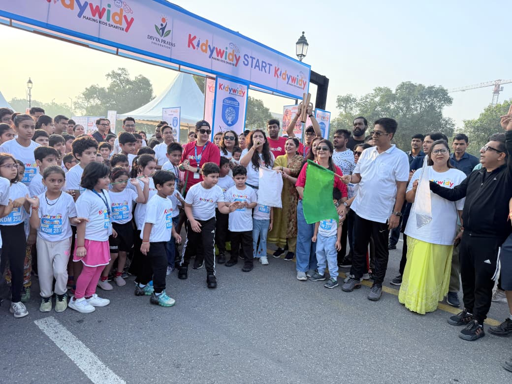 NDMC Vice Chairperson Shri Kuljeet Singh Chahal flags off KidyWidy Divya Marathon 2025 on the theme – Bachhe Bole! Thank You Modi Ji!