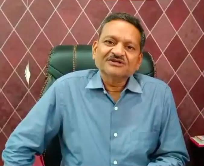 Datia District Hospital's then CMHO Dr. Rakesh Kurele suspended, FIR may be lodged in financial irregularities - photo 1