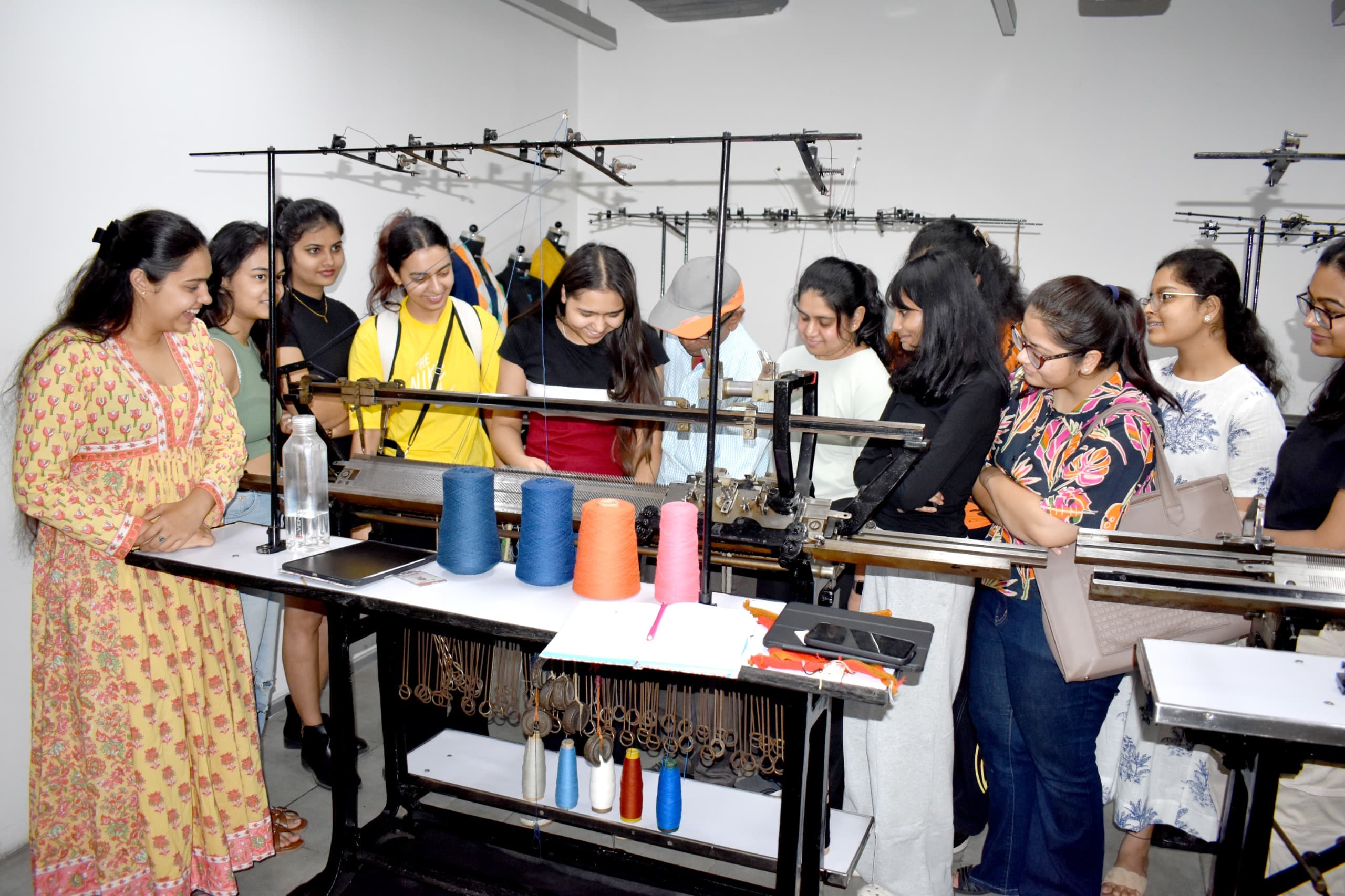 Confluence of Khadi and Fashion on 'National Handloom Day' in Delhi. - photo 2