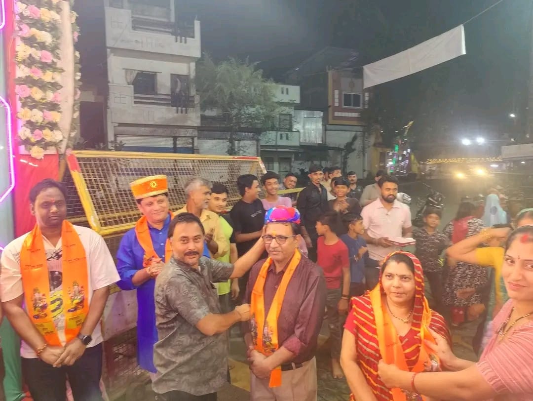Ganesh Utsav all around BJP District Minister Bhupesh Bhanpuria and Founder President of Rotary Club Apna Bharat Mistry performed Puja Archana in Meghnagar