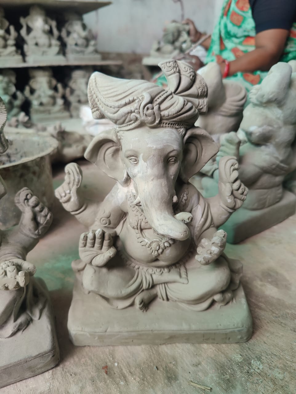 On Ganesh Chaturthi, social worker Suresh Chand Jain Pappu Bhaiya and Jain family will distribute idols of Lord Ganesha at auspicious time. - photo 5
