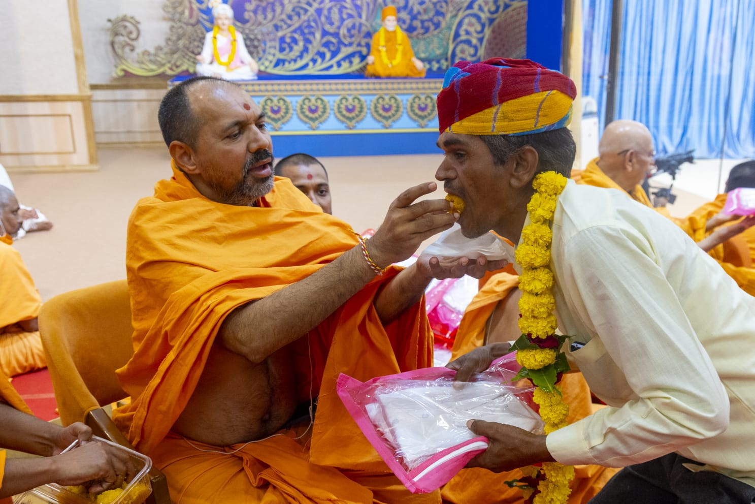 Worship and Honoring All the Artisans Who Contributed to the Construction of Jodhpur's Swaminarayan Temple - photo 4