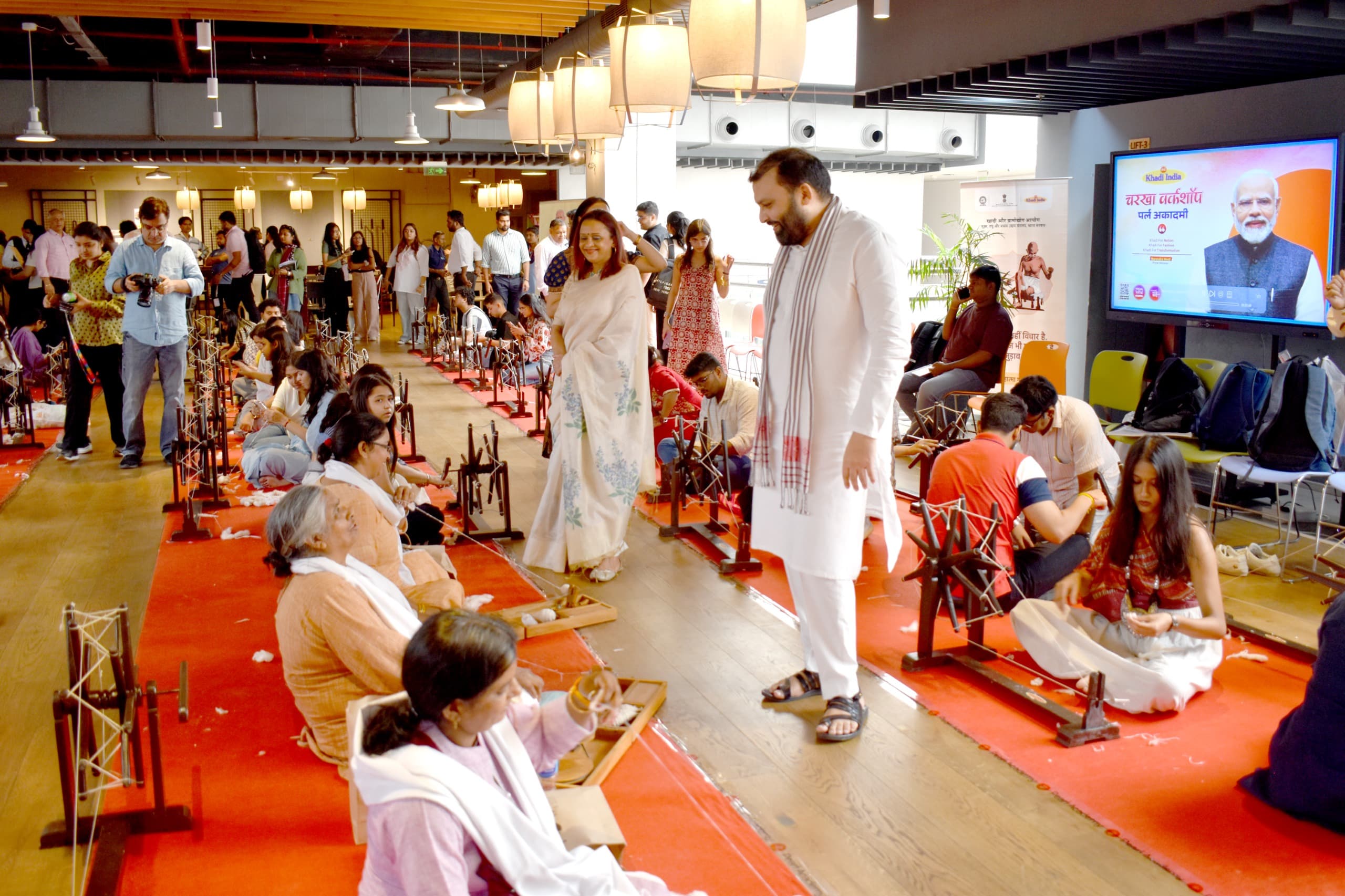 Confluence of Khadi and Fashion on 'National Handloom Day' in Delhi. - photo 4