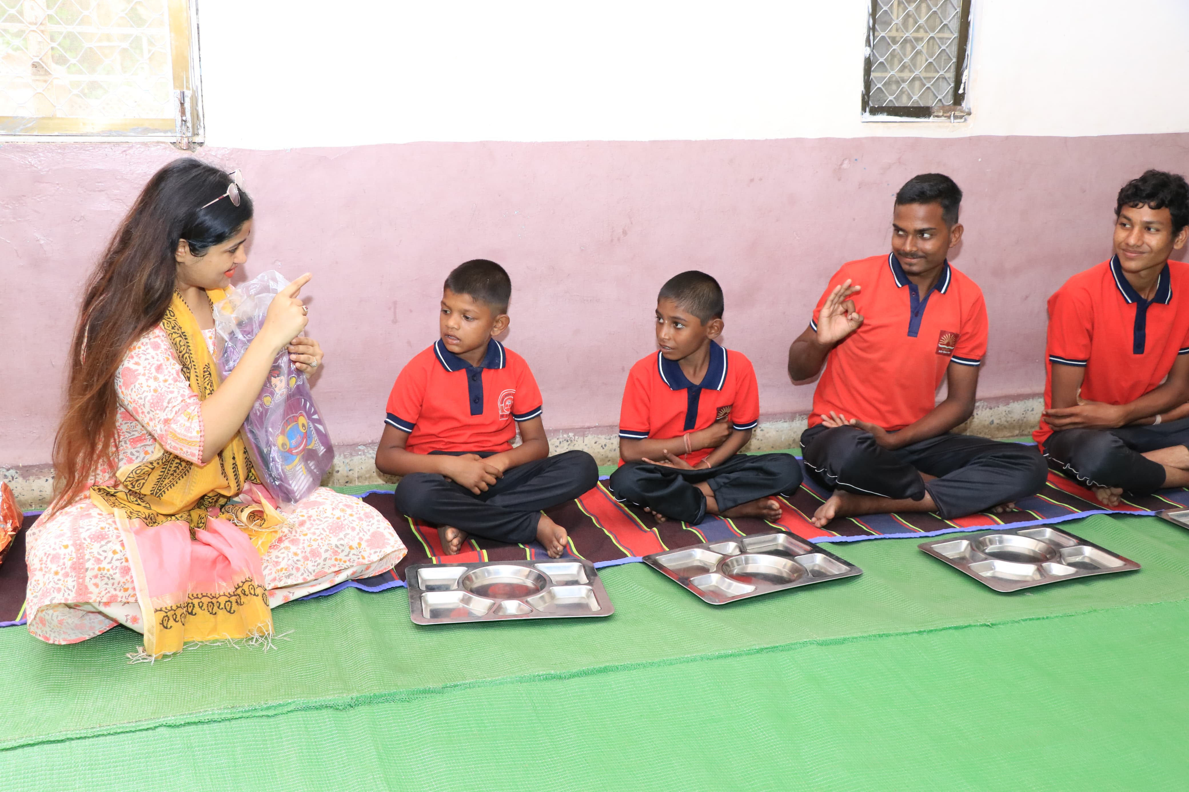 Collector presented school bags as a gift to the deaf and dumb children of Divyang Rehabilitation Center. Collector Neha Meena had lunch with the children. - photo 6