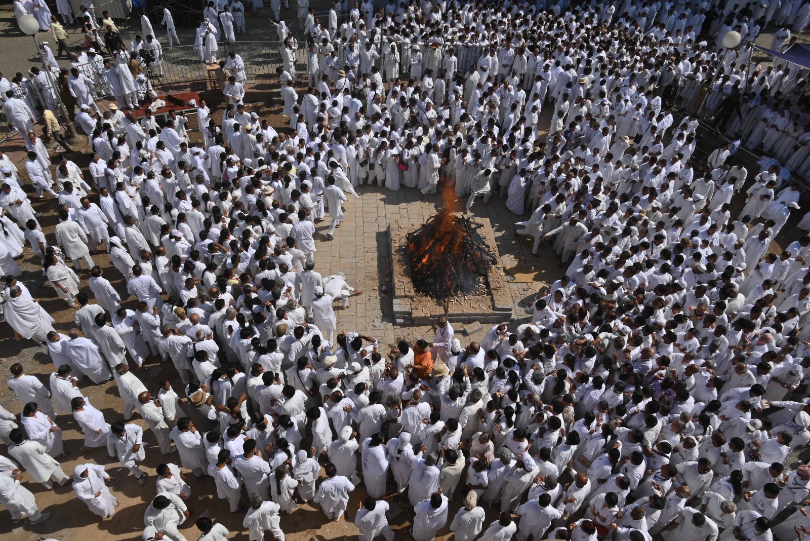 Thousands of people bid farewell with tearful eyes, Dadi Ratanmohini merged into the five elements - photo 6