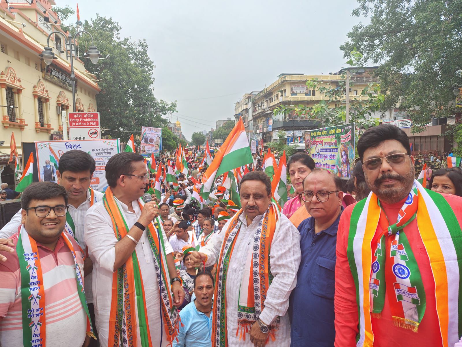 A Grand Tiranga Yatra Led by MP Praveen Khandelwal Held in Chandni Chowk Today – A Spectacle of Patriotism All Around - photo 4