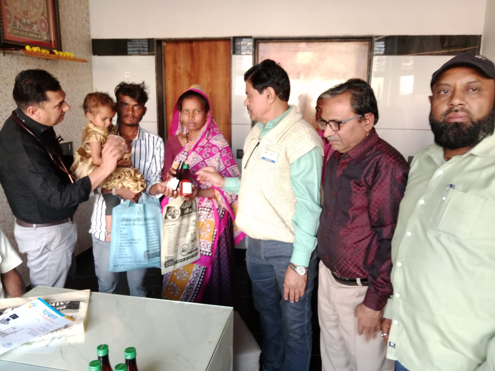 Rotary Club Apna distributed multivitamin medicines to pregnant women - photo 4