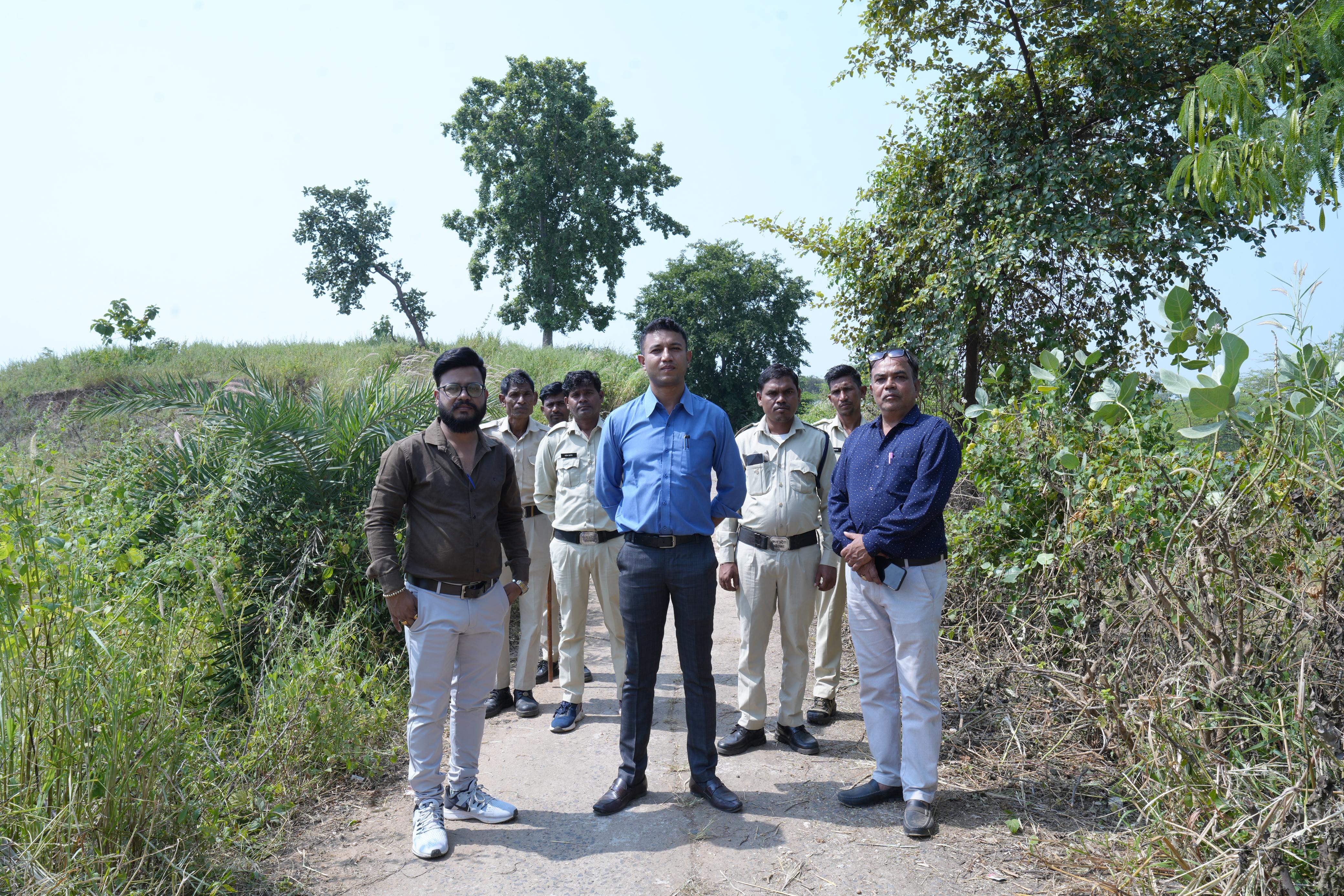 Land in survey number 623 was freed from encroachment under the Amrit Scheme for the construction of a garden.
