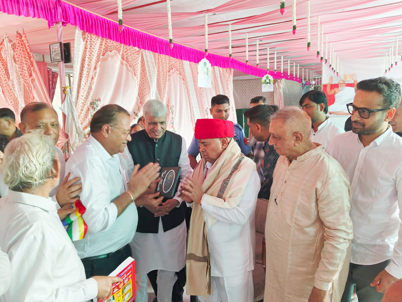 Karnataka Governor His Excellency Gehlot took blessings from Gachchadhipati.