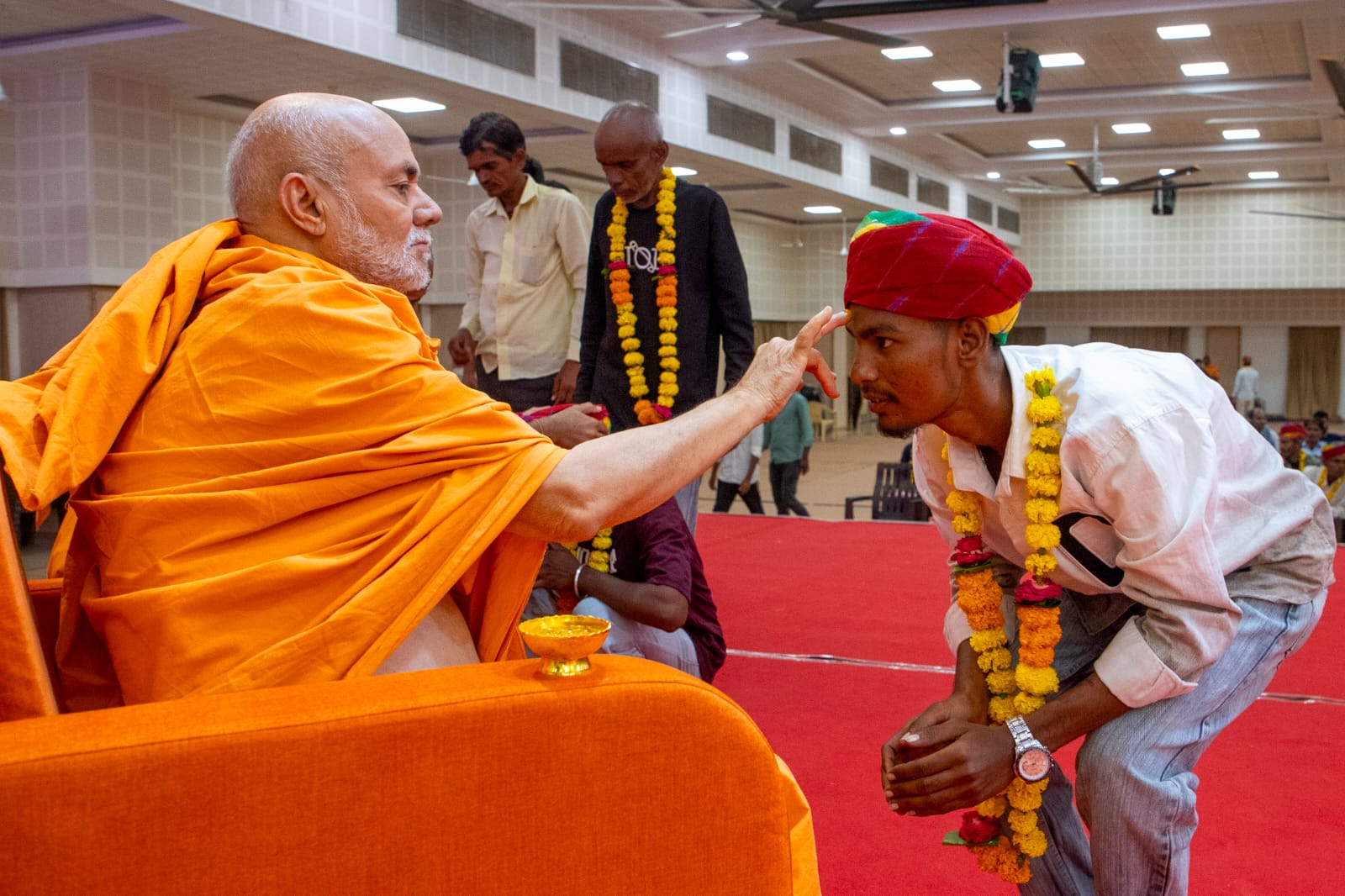 Worship and Honoring All the Artisans Who Contributed to the Construction of Jodhpur's Swaminarayan Temple - photo 3