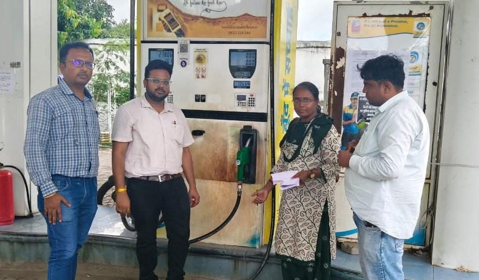 Khajrana Petrol Pump Sealed by District Administration Staff - photo 1