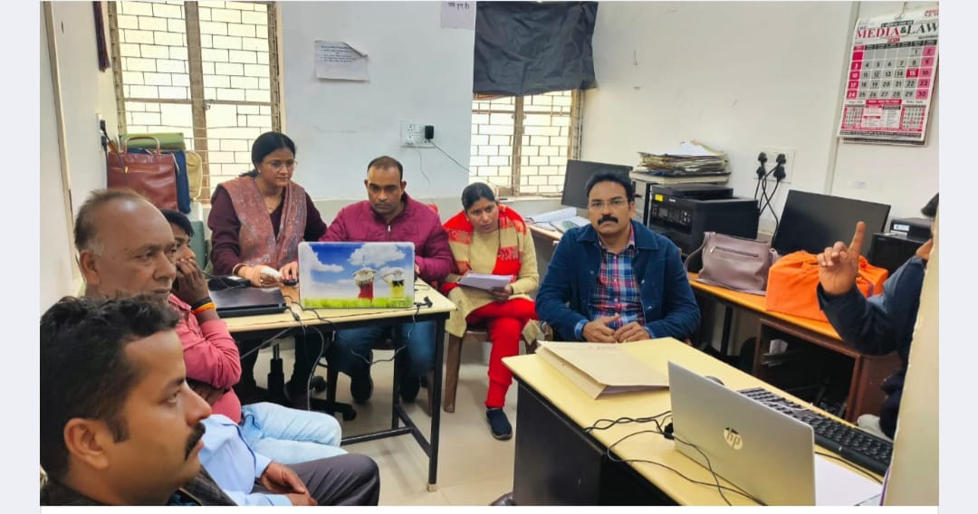 Gwalior: Lokayukta team caught TC red handed taking bribe of Rs 8,000 - photo 1