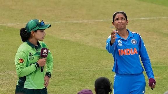 Toss confusion in India-Pakistan women’s match, Mel Jones announces wrong call,Pakistan wins toss and opts to bowl
