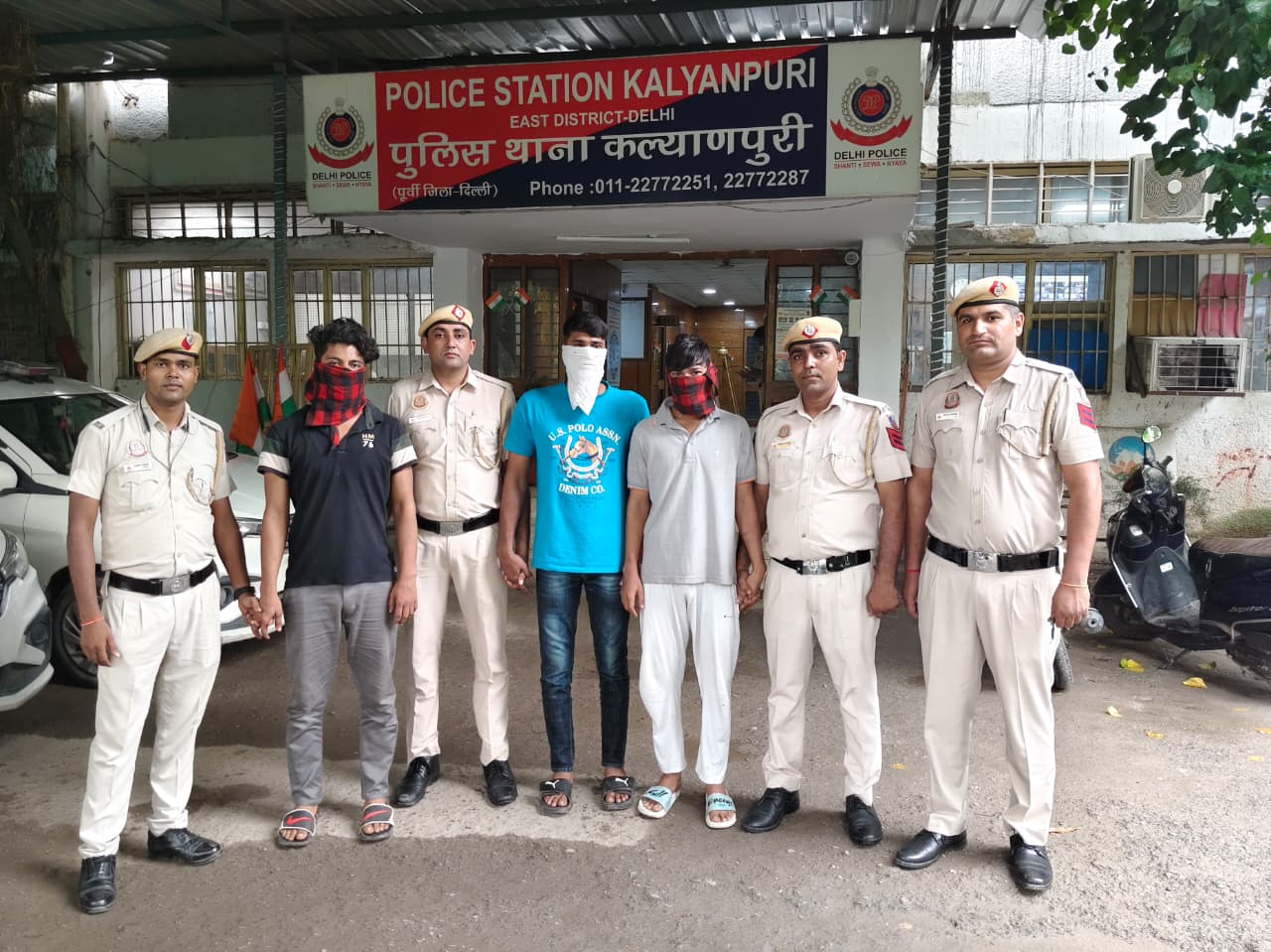 FOUR ACCUSED INCLUDING PRIME CONSPIRATOR AND ONE CCL APPREHENDED BY THE AATS, SPECIAL STAFF, ANS & PS KALYNAPURI STAFF, EAST DISTRICT.  - photo 2