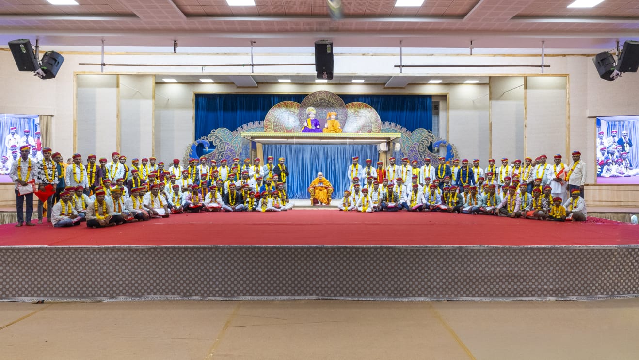 Worship and Honoring All the Artisans Who Contributed to the Construction of Jodhpur's Swaminarayan Temple - photo 1