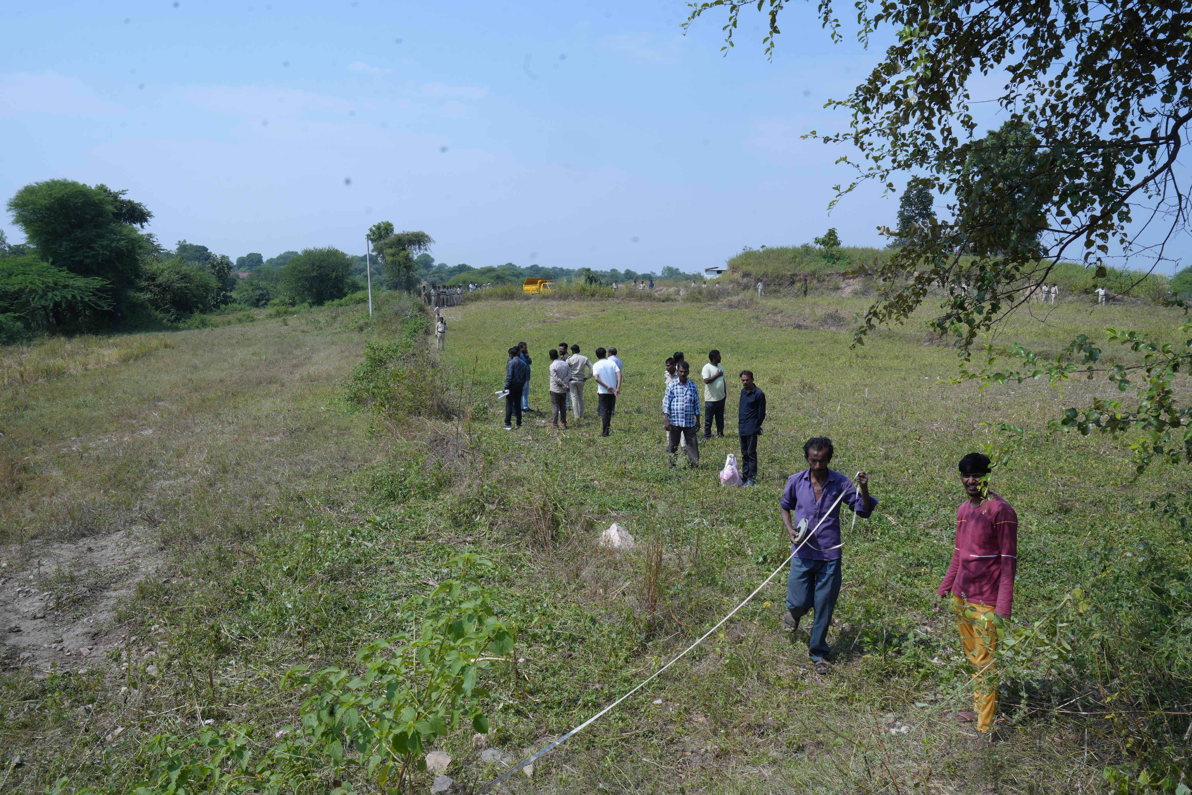 Land in survey number 623 was freed from encroachment under the Amrit Scheme for the construction of a garden. - photo 2