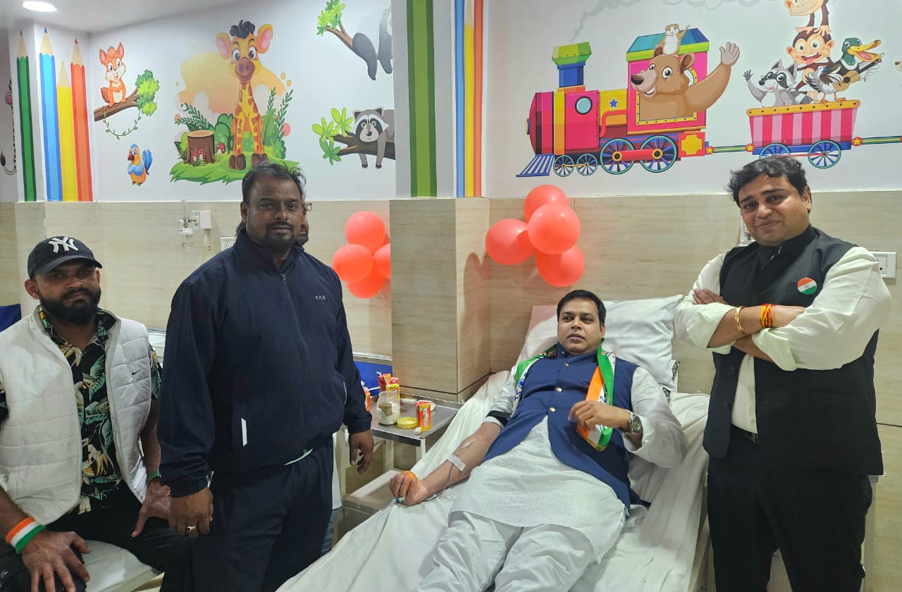Rajik Farshiwala honored for donating blood for the 51st time - photo 1