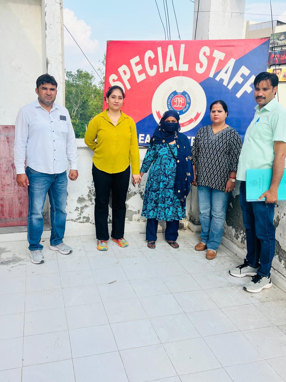 ONE LADY PROCLAIMED OFFENDER WAS APPREHENDED BY THE TEAM OF SPECIAL STAFF EAST DISTRICT, DELHI