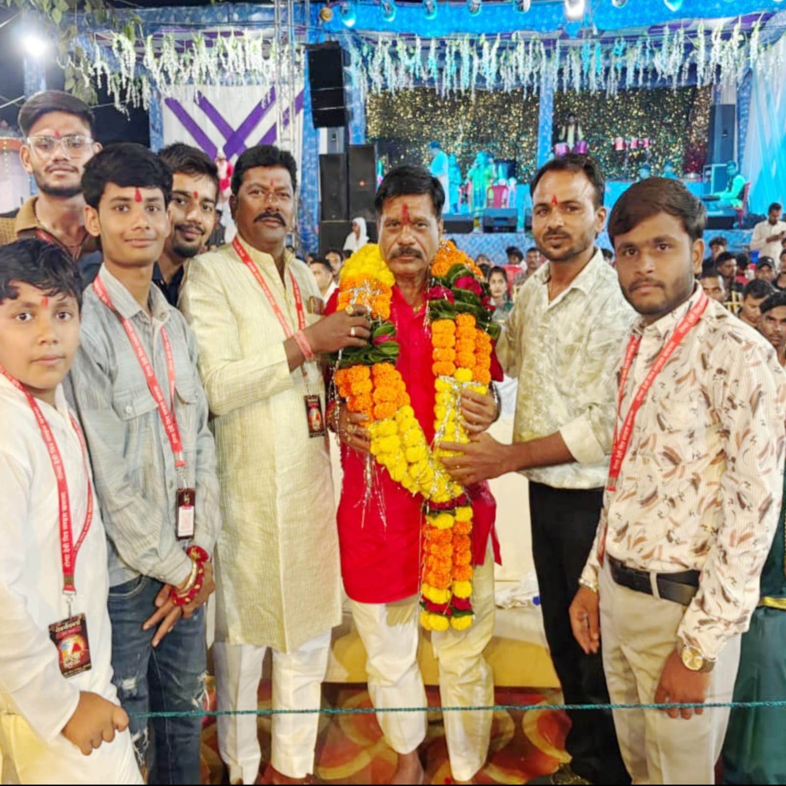 Popular social worker Suresh Chand Jain Pappu Bhaiya was honored.