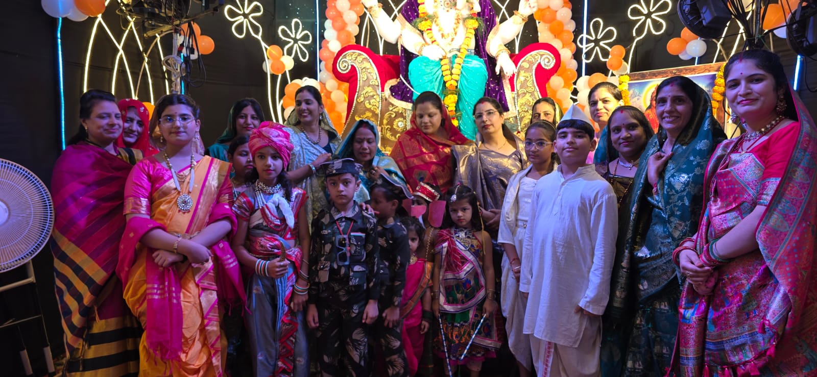 Fancy dress competition was organized at Seth Ganesh Pandal of Jhabua. Children gave attractive presentations in different costumes at Ganesh Pandal. - photo 4