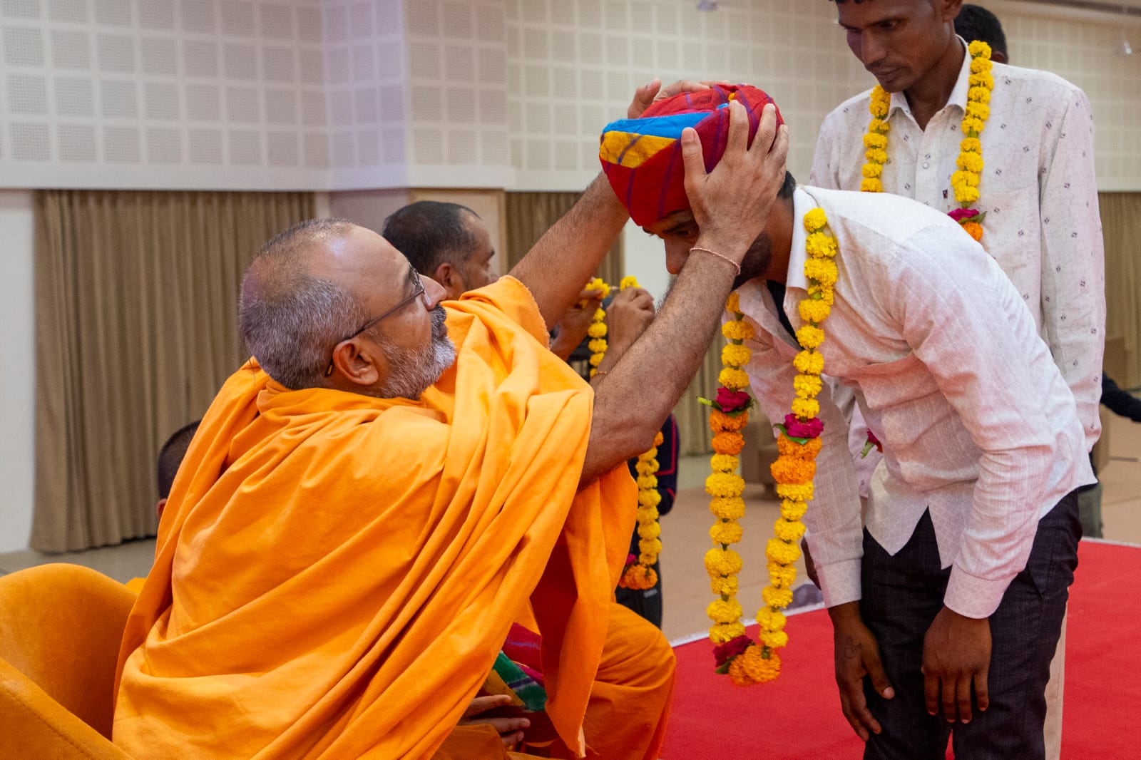 Worship and Honoring All the Artisans Who Contributed to the Construction of Jodhpur's Swaminarayan Temple - photo 5