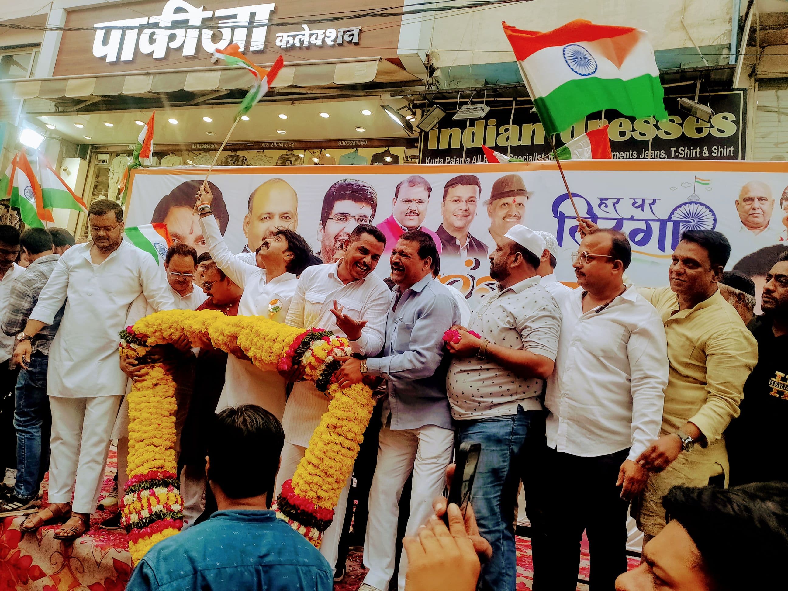 District Waqf Committee welcomed the Chief Minister with a huge garland - photo 1