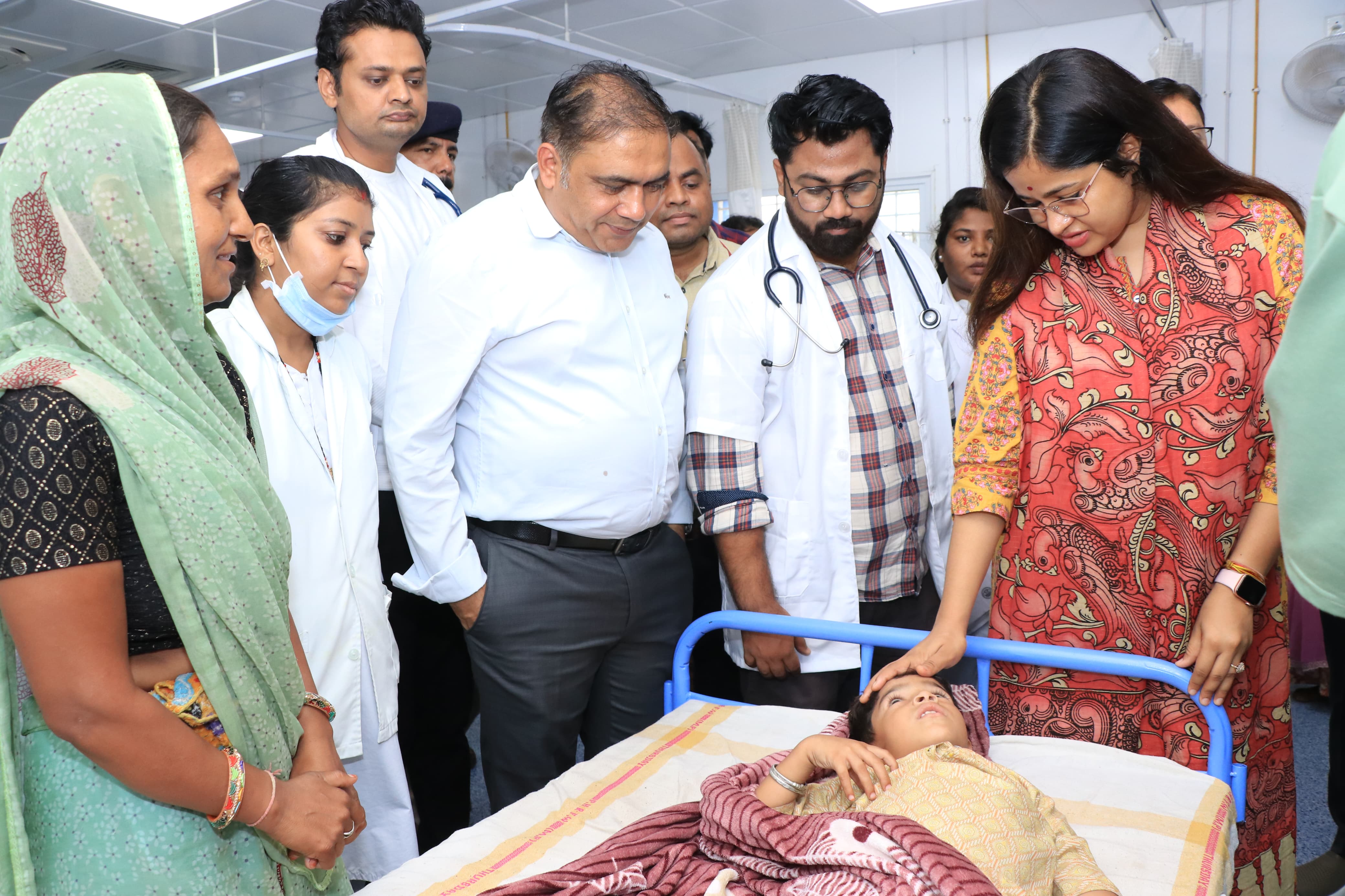 Collector and Superintendent of Police visited the hospital to enquire about the well-being of the patients